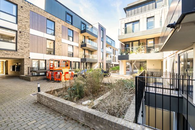 2 Indigo Square, Surbiton photo 2