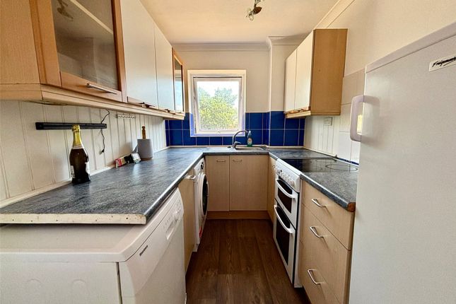 21, Bartons Way, Hampshire photo 2