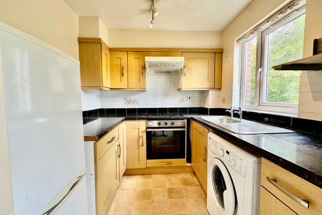 Flat 28, Tor Close, WATERLOOVILLE photo 2