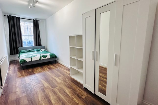 Room to rent in Monmouth Place, London