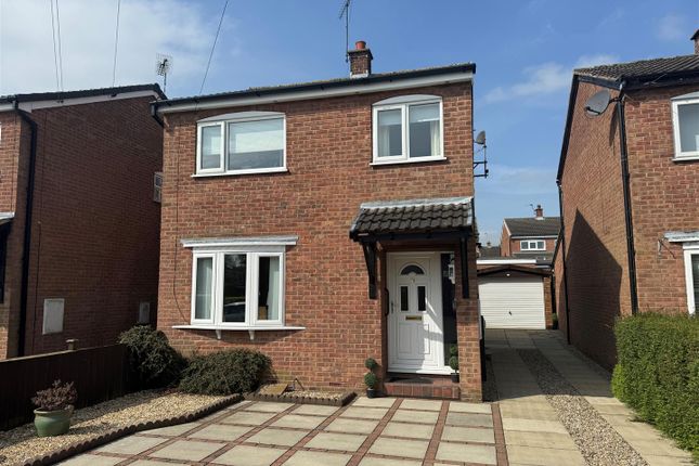 Thumbnail Property for sale in Moorfield Drive, Wilberfoss, York
