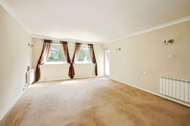 7 Courthill House,, Whitfield Hill, Kent photo 3