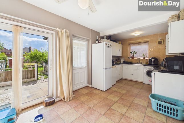 7 Plant Crescent, Stafford photo 3