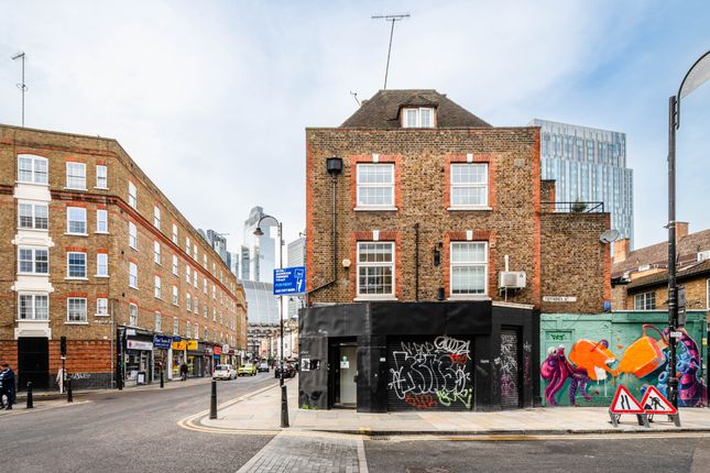 Retail premises to let in 59 Wentworth Street, Spitalfields, London