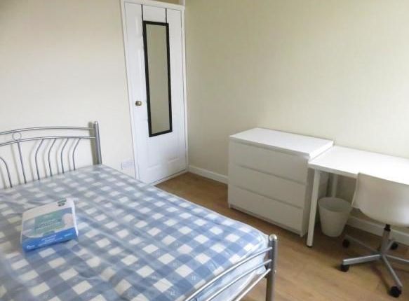 Bed 1, 28 Mallow Road, Liverpool photo 5