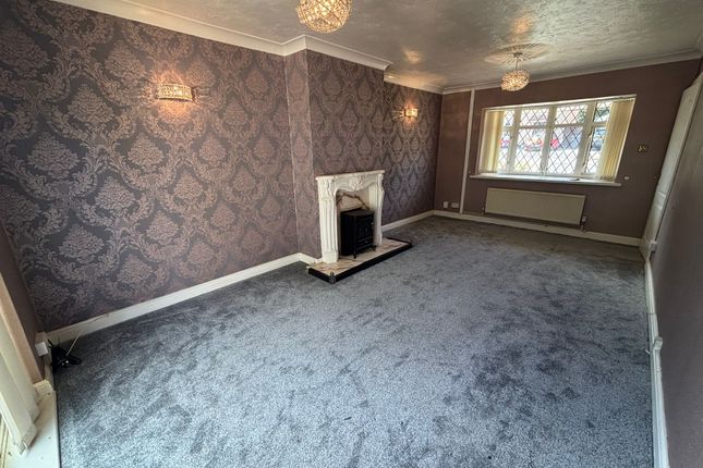 32, Wolverhampton photo 5