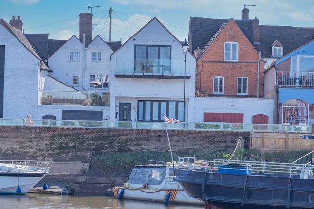 The White House, Waterside, Worcester photo 2