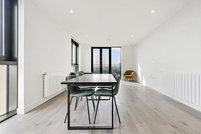 2403 Menara Point, 1 Affinity View, London photo 2