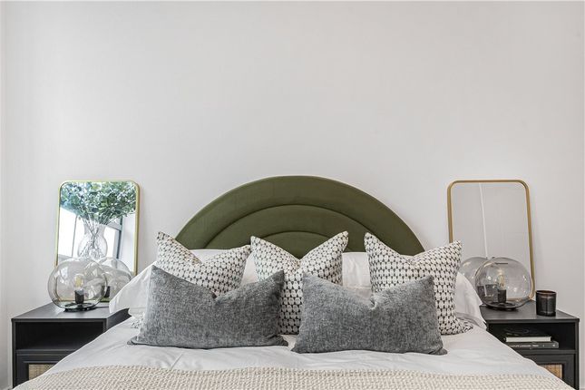 Flat for sale in Limehouse Lofts, London