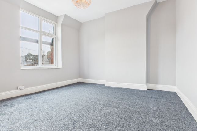 Cam03729G0-Pr0139-Still010