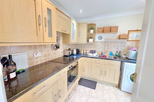 8, Burnfell, Lowton photo 3
