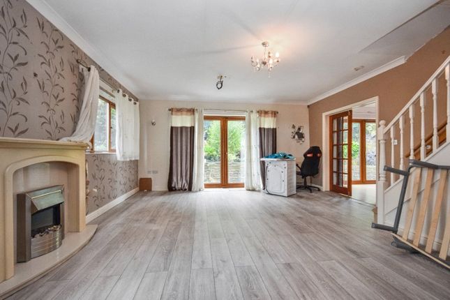 4, Barratts Road, West Yorkshire photo 3