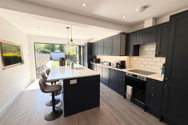 10, Warwick Avenue, Egham photo 4