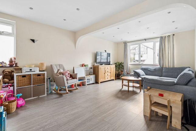 51 Mill Way, Bushey photo 2