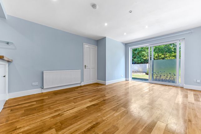 Thumbnail Flat to rent in Stanton Road, Raynes Park