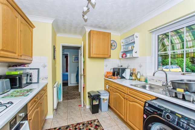 20, Windmill Gardens, Wisbech photo 4