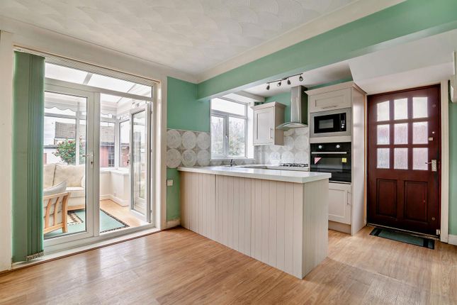 624, Whitehall Road, Leeds photo 2
