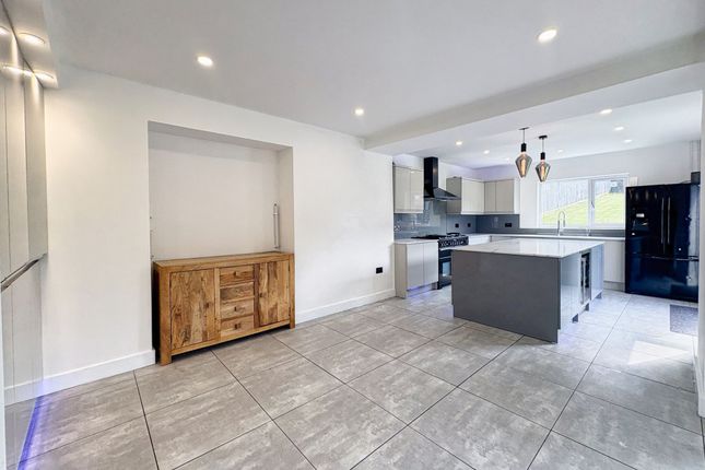 23 Fforest Hill, Neath photo 5