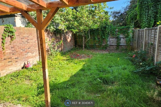 Kingston Close, Northolt photo 4