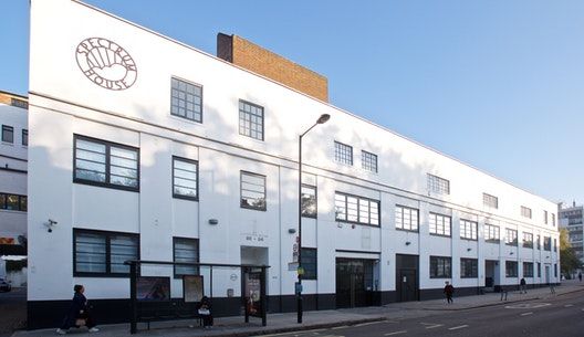 Office to let in Gordon House Road, London
