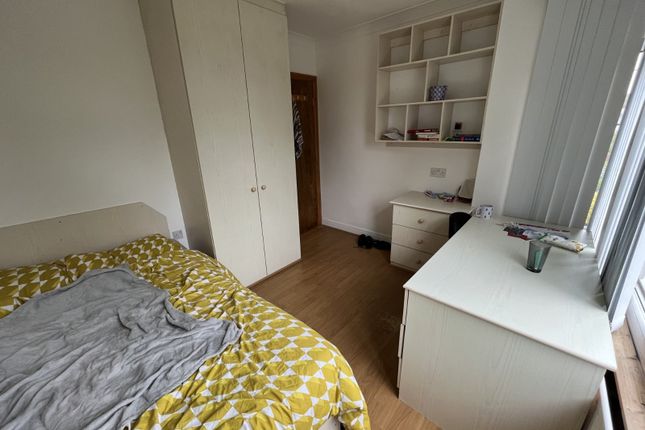 Becketts Park Drive, Leeds photo 5