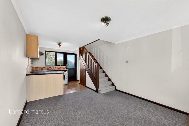 35, Godwin Close, Epsom photo 3