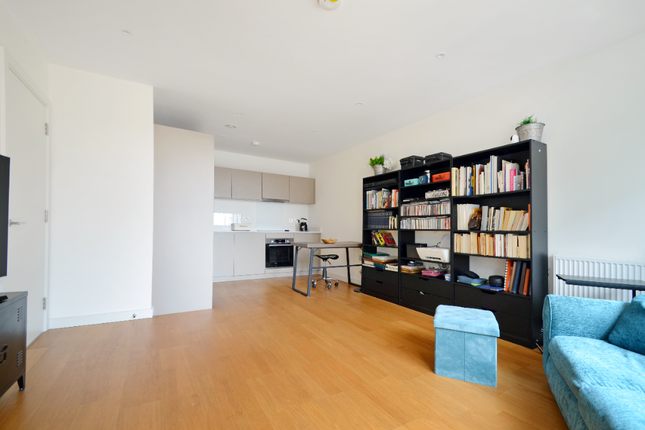 Flat for sale in Samara Drive, Southall