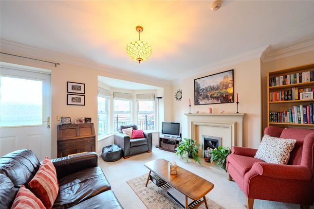 35, Huntington Crescent, Leeds photo 3