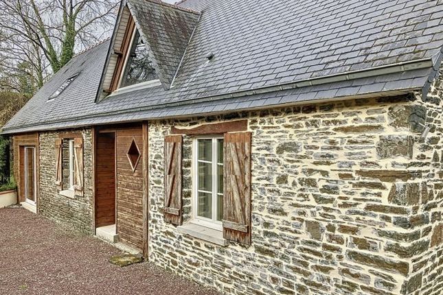 Detached house for sale in Soulles, Basse-Normandie, 50750, France