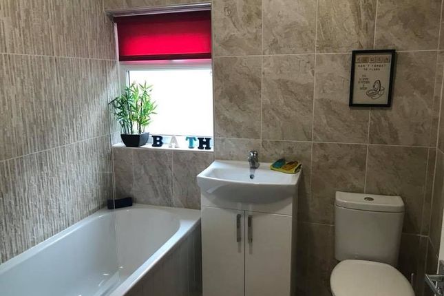 Room 4, 64 Flaxley Road, Selby photo 3