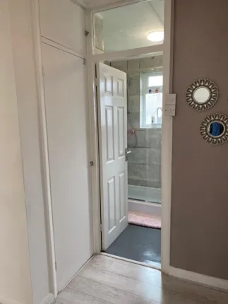 85 , Cricklewood Lane, London photo 2