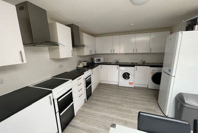 Flat to rent in Parade, Leamington Spa