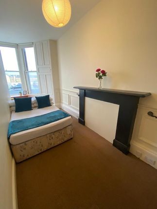 Shared accommodation to rent in Morningside Road (Room 3), Morningside, Edinburgh