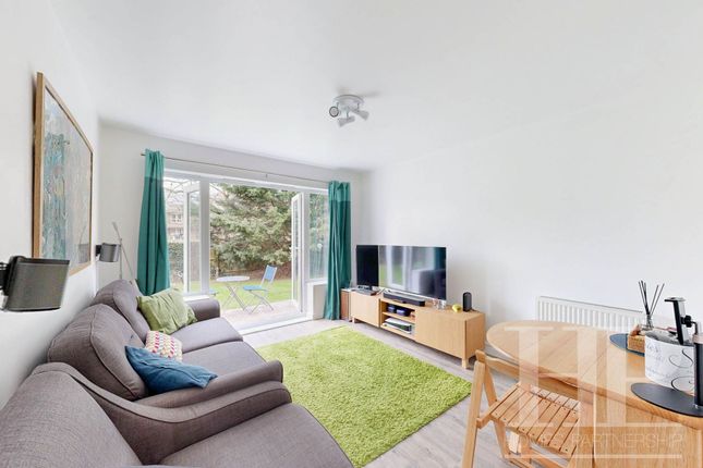 3 Oakbrook Woodfield Road, Crawley photo 2