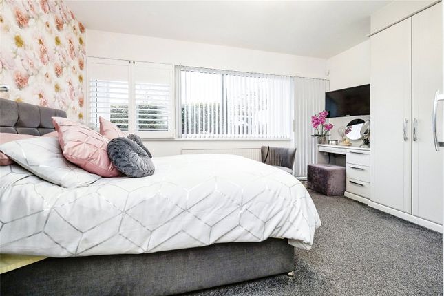 Flat for sale in St. Winifreds Close, Chigwell, Essex