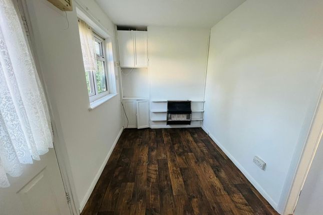27 Foxglove Road, Dudley photo 4