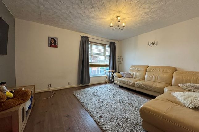 Campania Grove, Luton photo 2