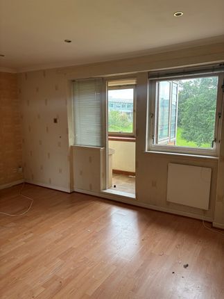 2/1, 84, Dougrie Road, Glasgow photo 2