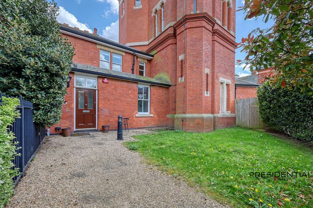 2 Gainsborough House Brandesbury Square, Woodford Green photo 2