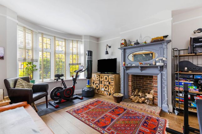 94, Aldenham Road, Bushey photo 2