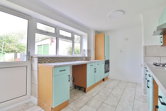 111, Gosport Road, Fareham photo 3