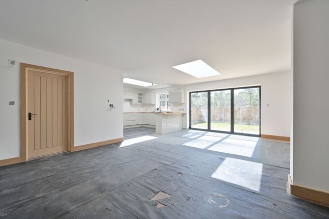 Bucknalls Lane, WD25, Watford photo 4