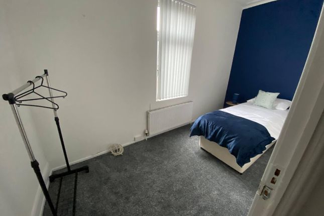 End terrace house to rent in Fairford Terrace, Leeds