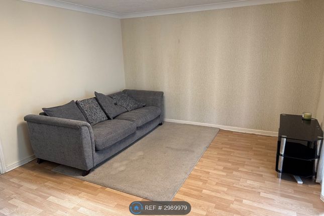 Henry Addlington Close, Beckton, London photo 3