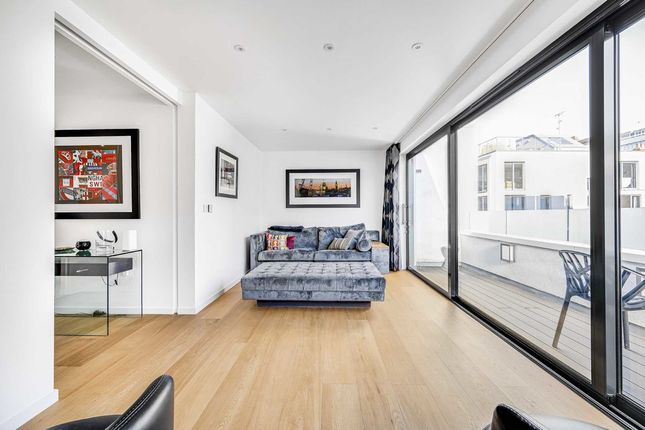 Flat for sale in King's Mews, London