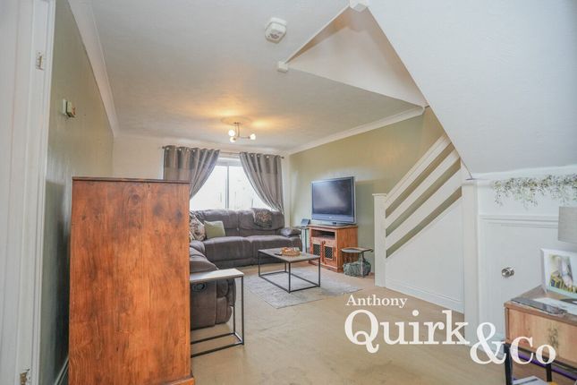 25, Central Avenue, Canvey Island photo 4