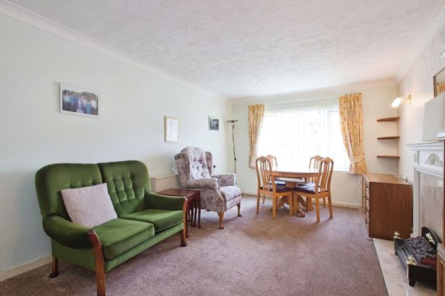 Flat for sale in Finch Court, Sidcup