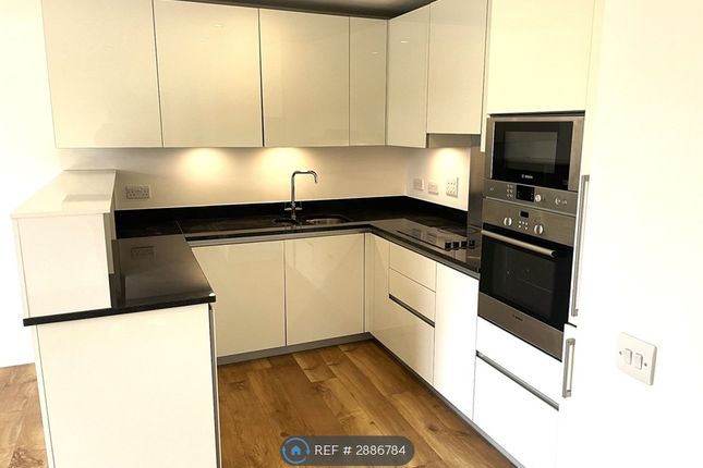 Dowding Drive, London photo 4