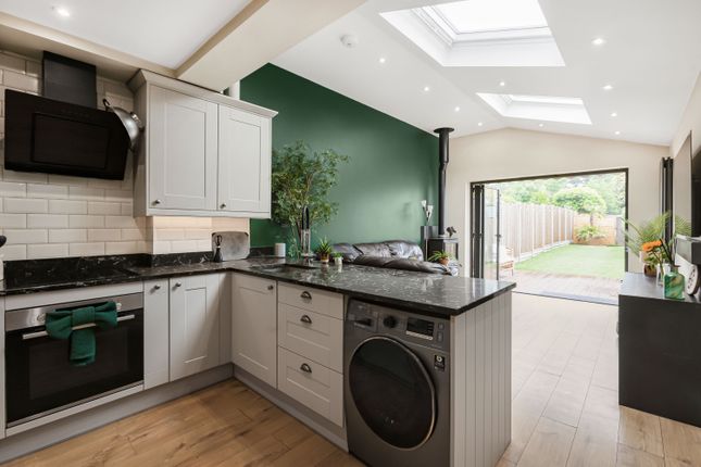 25, Chantry Lane, Hatfield photo 4
