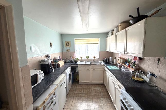 77, Tachbrook Road, Feltham photo 3
